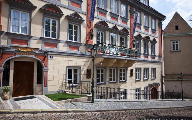 Отель Alchymist Prague Castle Suites вид на фасад