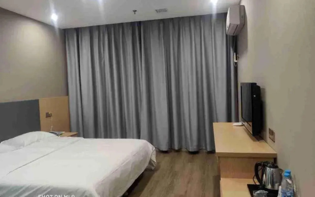 Super 8 Hotel Yizheng ShiDaiGuangChang