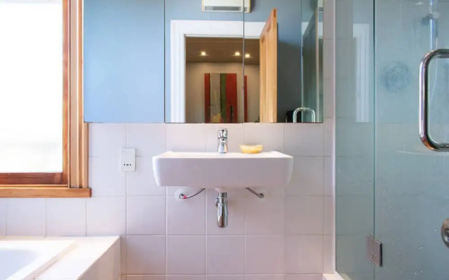 Characterful 2 Bedroom Ponsonby Villa With Private Garden