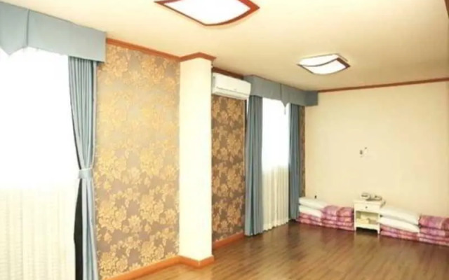 New Island Tourist Hotel
