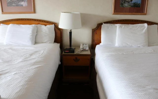 Gray Wolf Inn & Suites