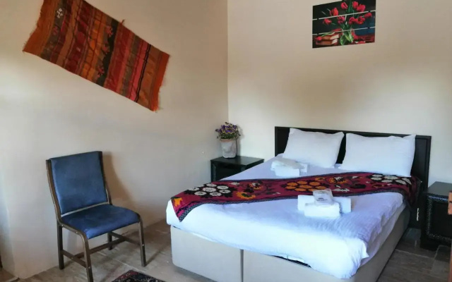 Seven Rock Cave Hotel