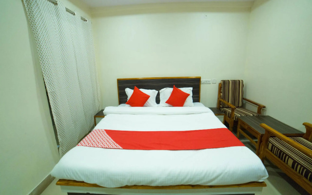 OYO 12973 Hotel Crystal