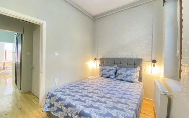 Flat With Balcony Near Flower Passage in Beyoglu