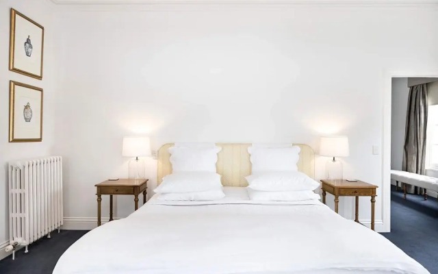 Oscars Waterfront Boutique Hotel