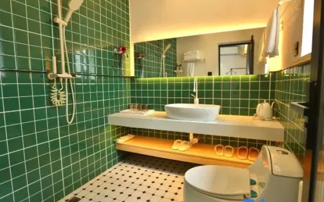 Leshan Futai Homestay (Zhanggong Bridge)