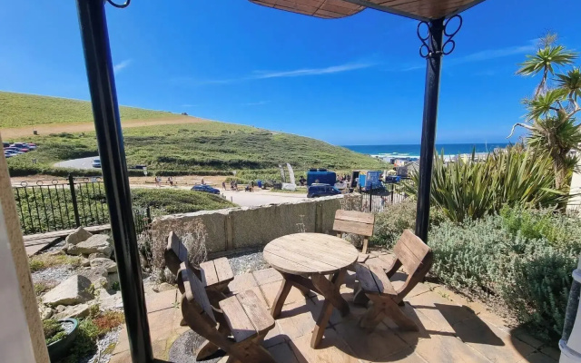 Beachcombers Apartments