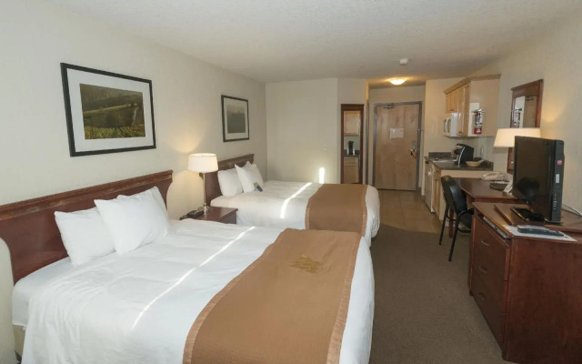 Lakeview Inns & Suites - Fort Nelson