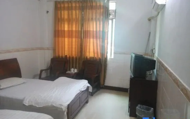 Huaqiang Lvye Hotel