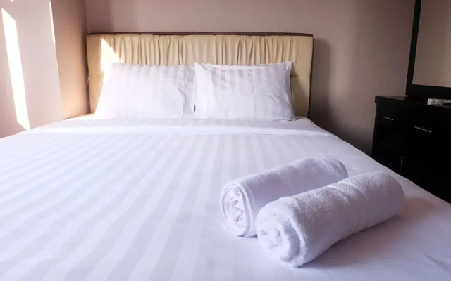 Kalibata Apartment with Sofa Bed Near Shopping Center