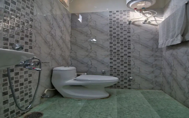 Hotel Lake View by OYO Rooms