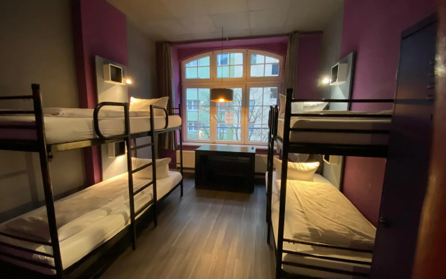 Singer109 Hotel & Hostel