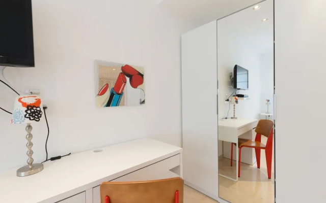High Class Condo at Marina by FeelHome