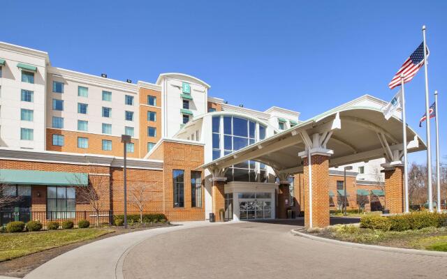 Отель Embassy Suites Columbus-Airport Колумбус вид на фасад