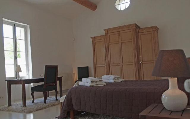Enticing Villa With Private Swimming Pool in Oppede