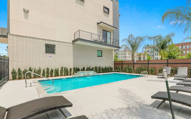 Magnificent 4 Bedroom Townhouse near Lafitte Greenway