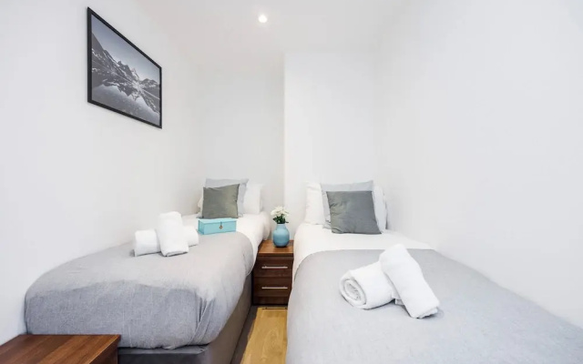 Modern 2 bed Flat in Town Centre - Free Wifi