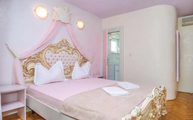 Stunning Home in Makarska with Hot Tub, Sauna & 9 Bedrooms