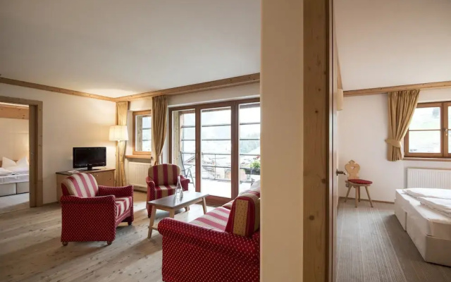 Post Alpina - Family Chalets Dolomites