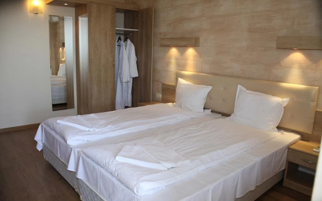 Raya Guest House