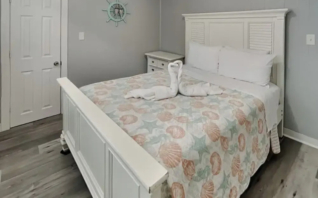 Pleasure Pier Retreat Manor by Ryson Vacation Rentals