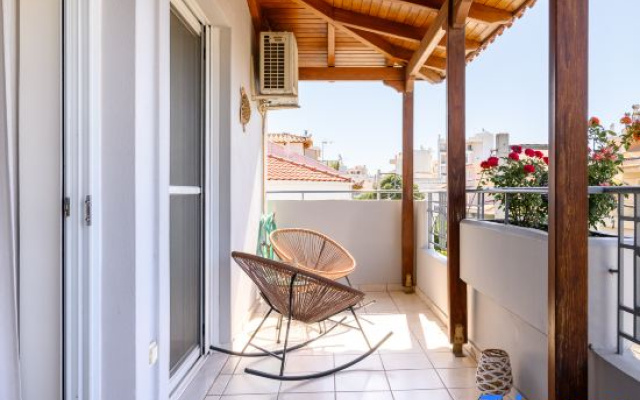 Lovehome-4BD Villa with views-15´~airport, 10´~MEC AE, 2´~bus stop,10´~Suburban Railway