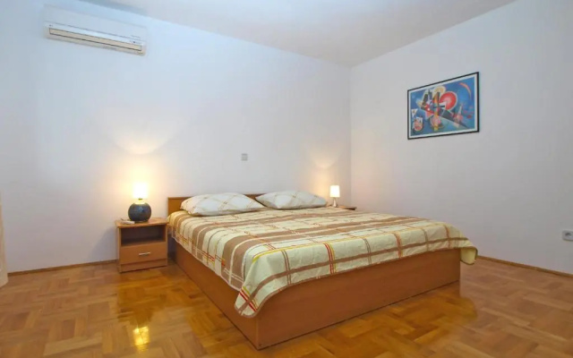 Apartment Alma 1600
