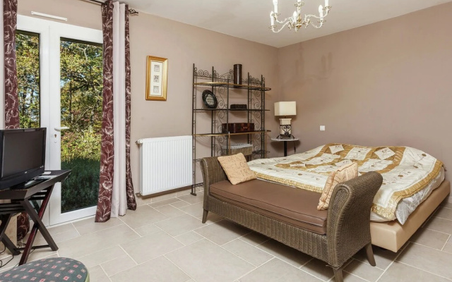 Luxury Villa in Cazals with Swimming Pool