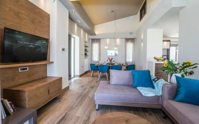 AA Luxury Villas
