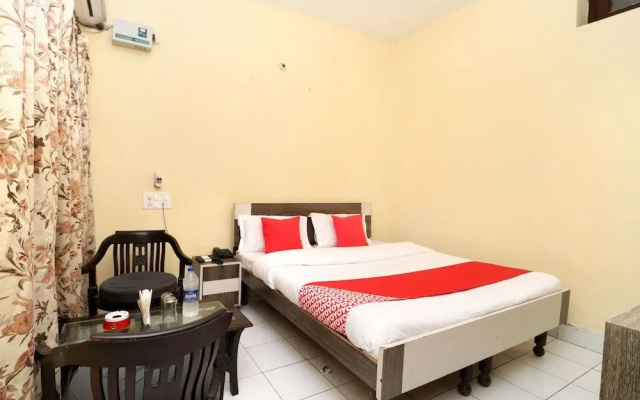 Oyo 30127 Hotel Sabina International