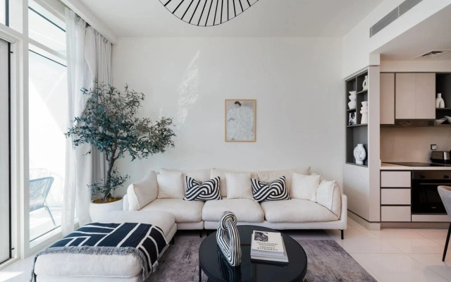 Stylish Emaar Beachfront 2BR w Beach Access