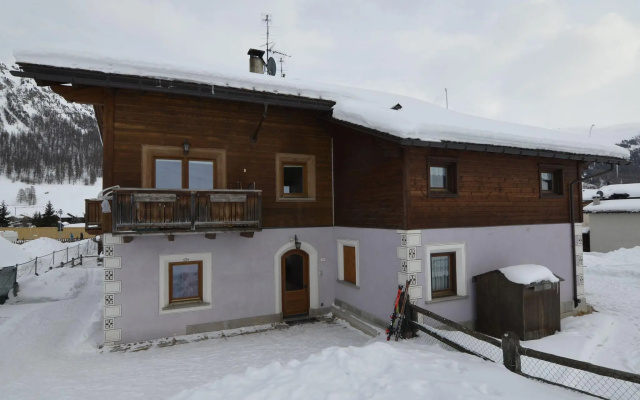 Enticing Holiday Home in Livigno near Ski Area