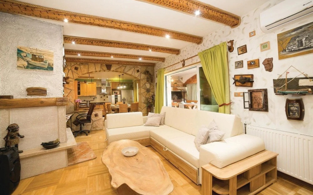Awesome Home in Trogir With 4 Bedrooms, Jacuzzi and Sauna