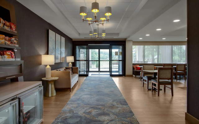 Hampton Inn Birmingham-Colonnade 280