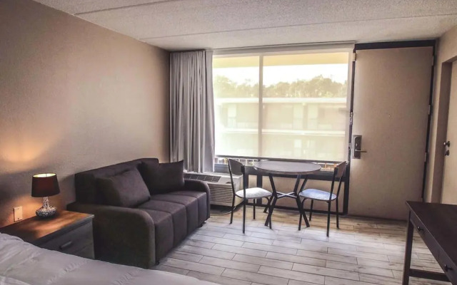 Banyan Hotel & MicroSuites