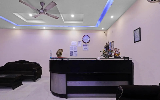 OYO 696 Hotel Grand Rooms