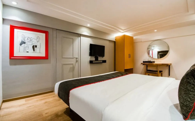 OYO Flagship 18252 Supreme Hotel Cuffe Parade