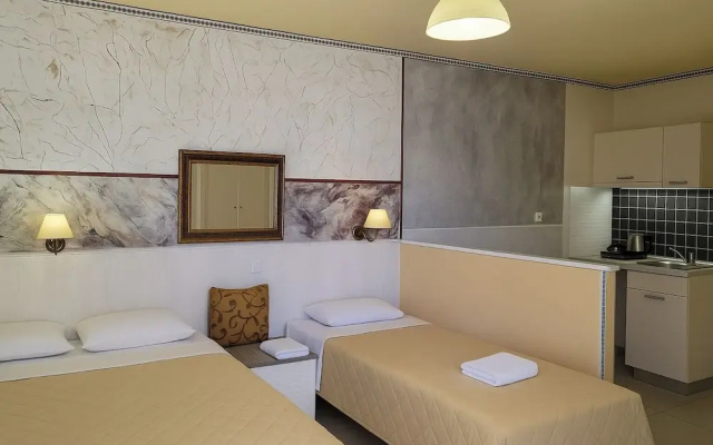 2 Bed Apartment - Sleeps 8 - Pool, Patio, Views