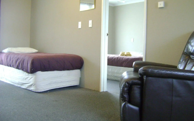 Avenue Motel
