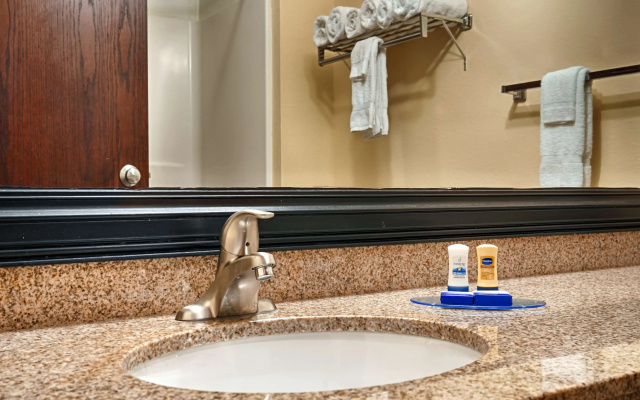 Best Western Crossroads Inn