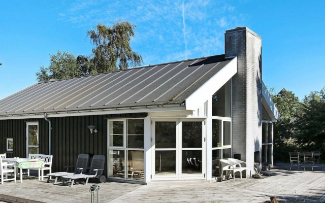 Pretty Holiday Home in Hadsund With Terrace