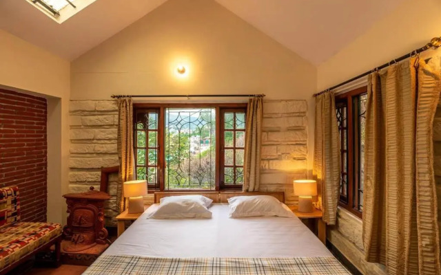 Stargazer's Chalet, 3bhk w picturesque view by Roamhome