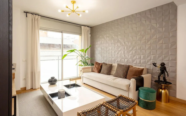 Modern Apartment Near Pl Espa a