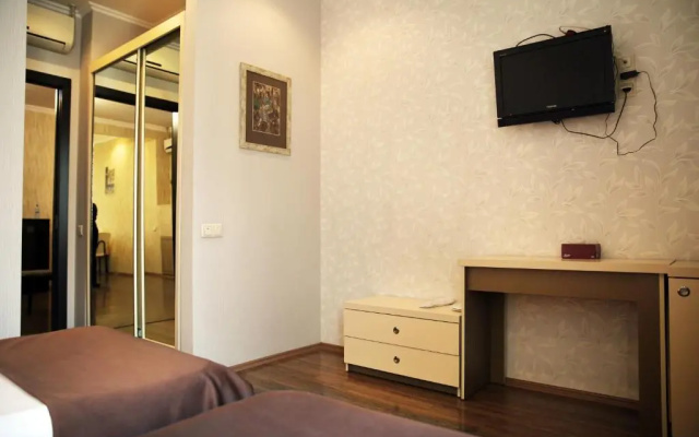 Standard Twin room (twin beds) · Hotel Rondo — photo 4