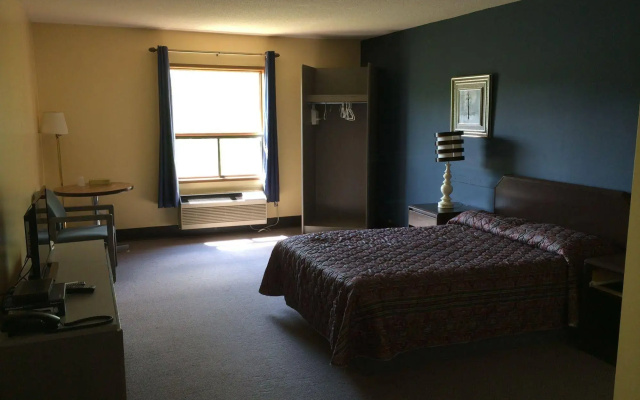 Pickle Lake Hotel