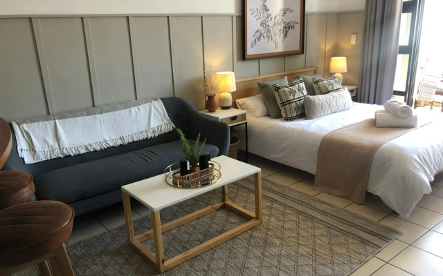 Courtyard Casual - stylish studio in heart of Stellenbosch centre