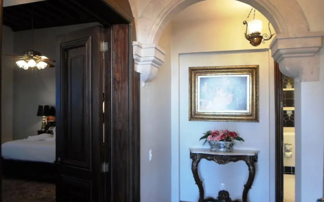 Hotel Virrey De Mendoza