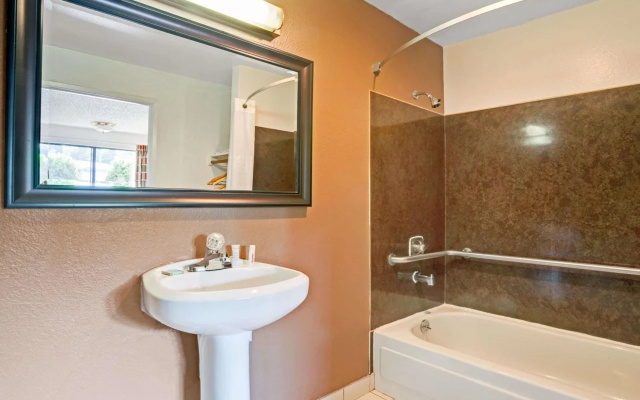 Travelodge by Wyndham Sea-Tac Airport North