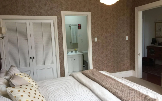 Chelsea House Bed & Breakfast