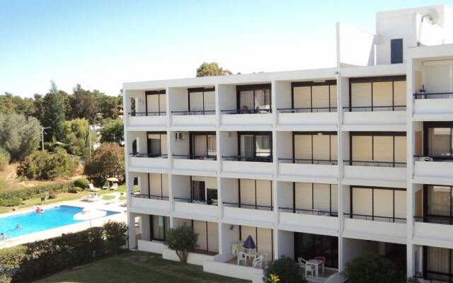 Отель Parque Mourabel, Oasis Village, Pe do Lago Португалия, Пешао - 1 отзыв об отеле, цены и фото номеров - забронировать отель Parque Mourabel, Oasis Village, Pe do Lago онлайн вид на фасад